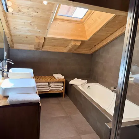 Chalet La Framboiseille - De Luxe Avec Piscine Interieure Et Sauna - Vue Montagne *
